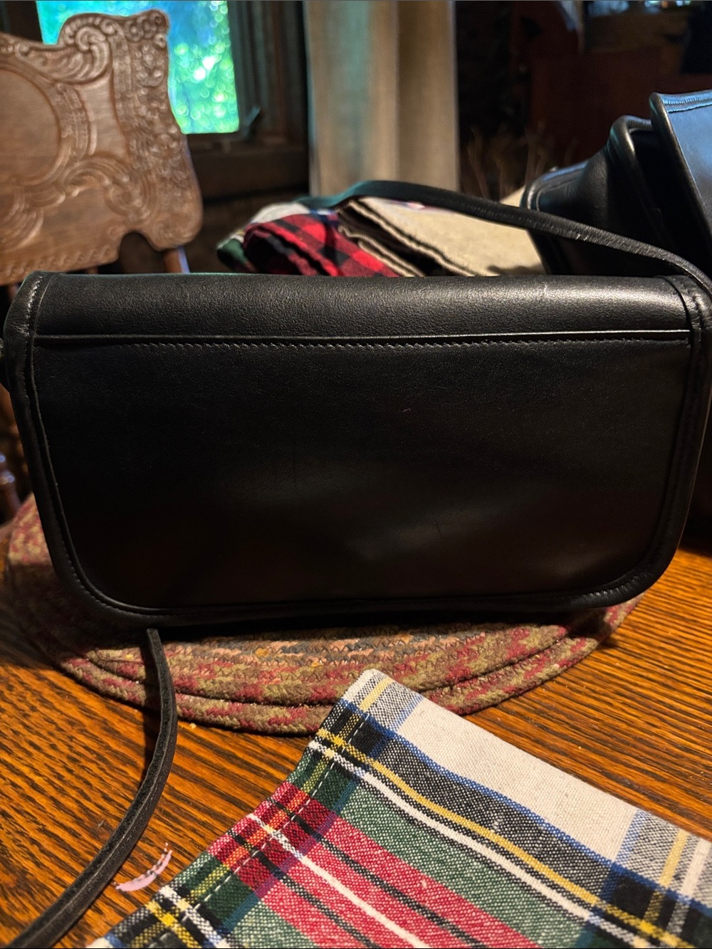 Coach Dinky 9375 Black Leather Crossbody with Gold Turn-Lock - Picture 2 of 5
